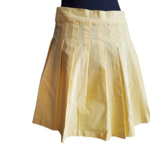 NWT FOREVER XXI MINI YELLOW PLEATED SKIRT ( SIZE L/G)